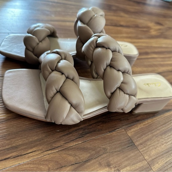 NEW Clarks Nude Leather braided Sandals Size: 7 - Picture 3 of 5